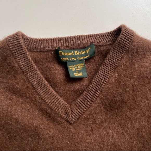 SOLD - Vintage Daniel Bishop 100% 2-Ply Cashmere V-Neck Sweater in size Youth XL - Picture 2 of 6